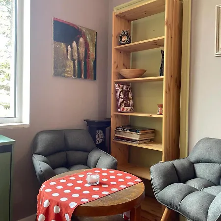 Apartment Artistic 2bd In A Peaceful Neighbourhood In