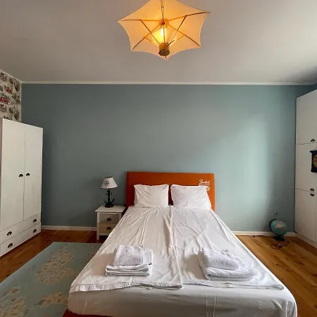 Artistic 2bd In A Peaceful Neighbourhood In Apartment *